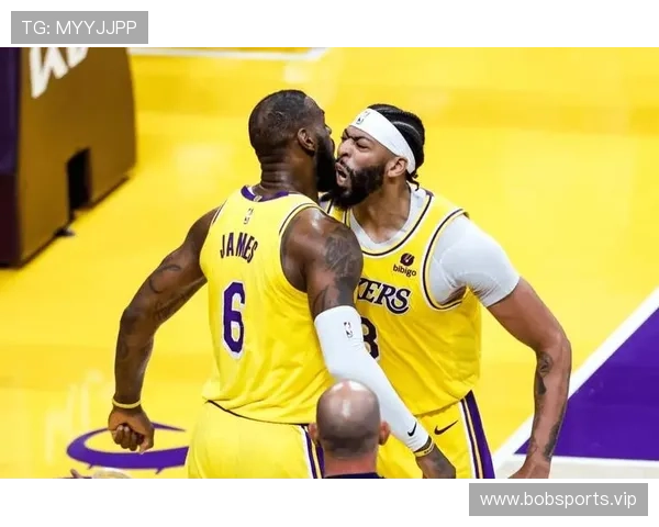 浓眉谈交易风波称詹姆斯态度无碍二人深厚情谊依旧稳固如初情